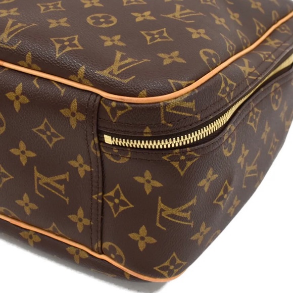 Authentic LV Excursion bag in Excellent pre-loved condition - Picture 6 of 10